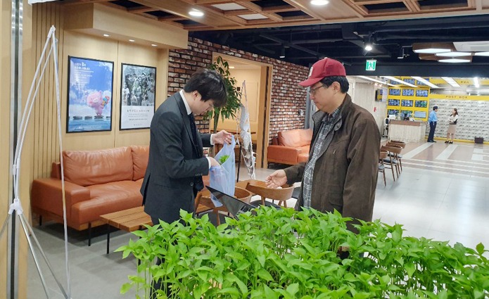 고추모종 나누기 행사2.jpg