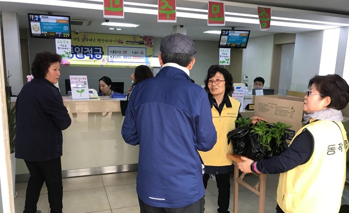고추모종 나누기 행사6.jpg