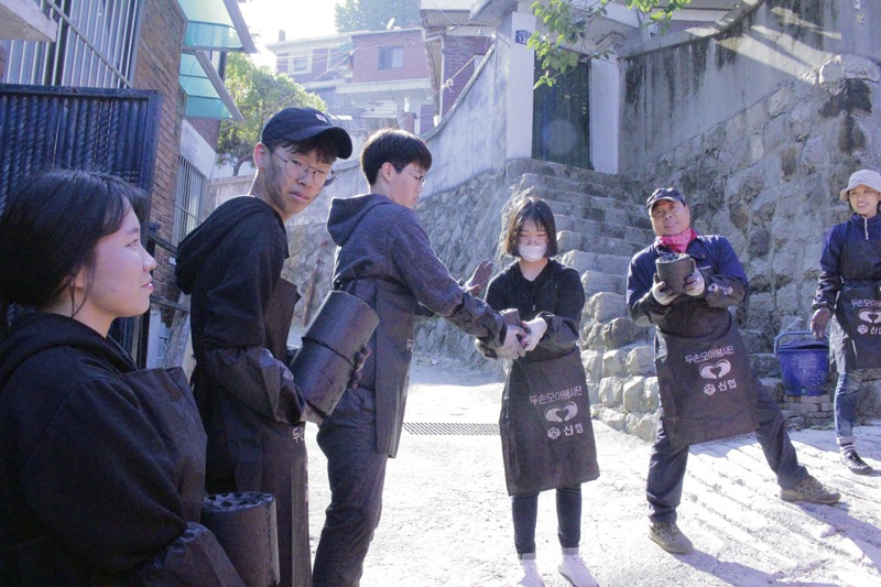 2017 사랑의 연탄나눔3번.jpg