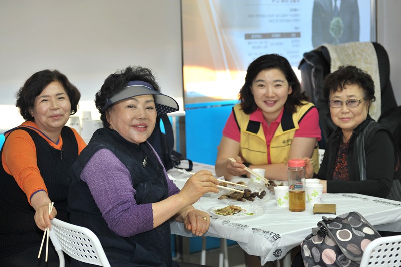 15불우이웃돕기04.jpg